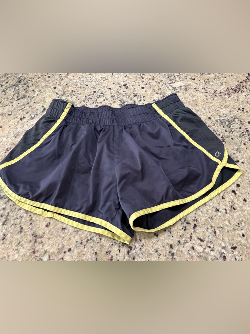 Gap Fit gray and yellow trim running shorts Size small GUC